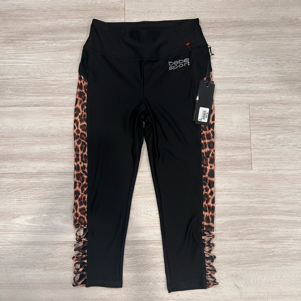 NWT Bebe capris